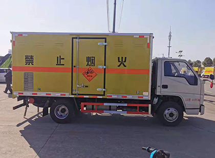 通辽爆破器材运输车技术升级与安全合规新趋势