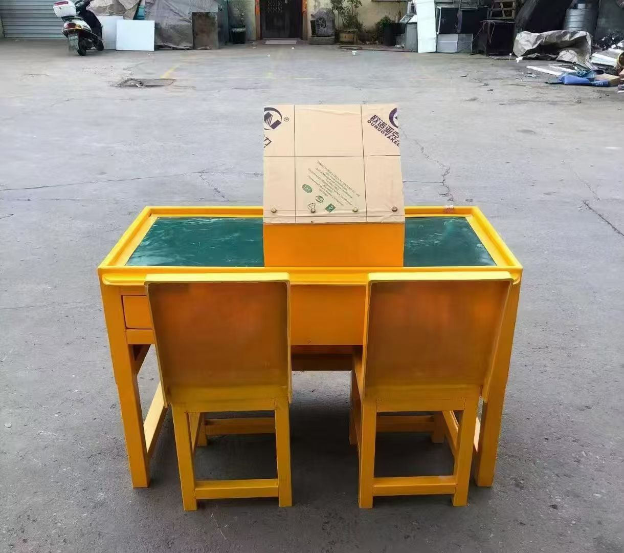 通辽防静电导通桌井下煤矿火工品发放桌：危险品流转的安全守护者